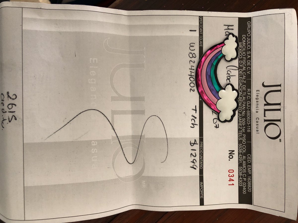 @Grupo_JULIOme regalaron un suéter, tengo nota, no trae fecha y tienda, no hacen cambio, capaciten a su gente, no es mi culpa #ShameOnYou