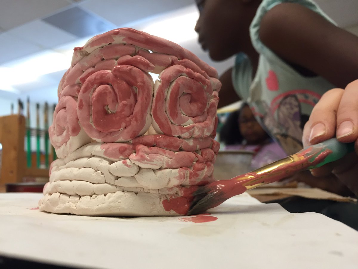 Haleartteacher's tweet photo. Children began #glazing their #clay #coilpots and #claycreatures #cobbartrocks @ChalkerES1 https://t.co/pwcFyJmoe8