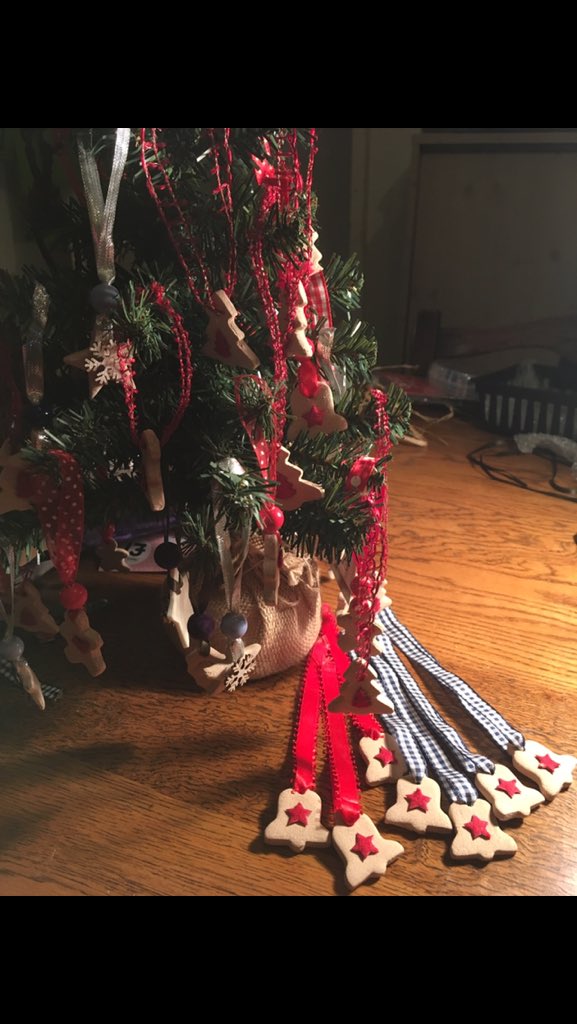 TheGlass_Lass's tweet image. Hi @CraftBlogClub ,  No secret Santa here but I did make these cinnamon clay tree decorations to help my nephew.  He’s 12 and likes to have a stall at Christmas that raises money for @PAHospice who have been helping him 🥰 #CraftBlogClub