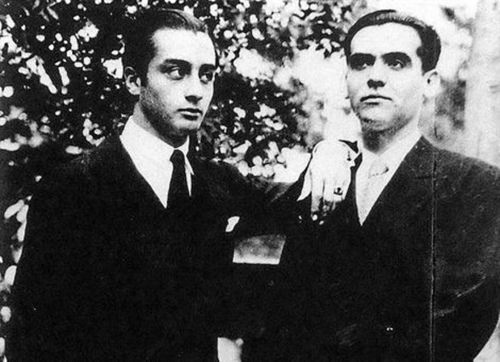 federiclorcs's tweet photo. En 1929 me marche a Nueva York para poder aprender más ingles 🇺🇸 y ver a una persona muy especial en mi vida: Emilio Aladrén.
#FericoLorca #Lifetelling https://t.co/emnpaliwCd
