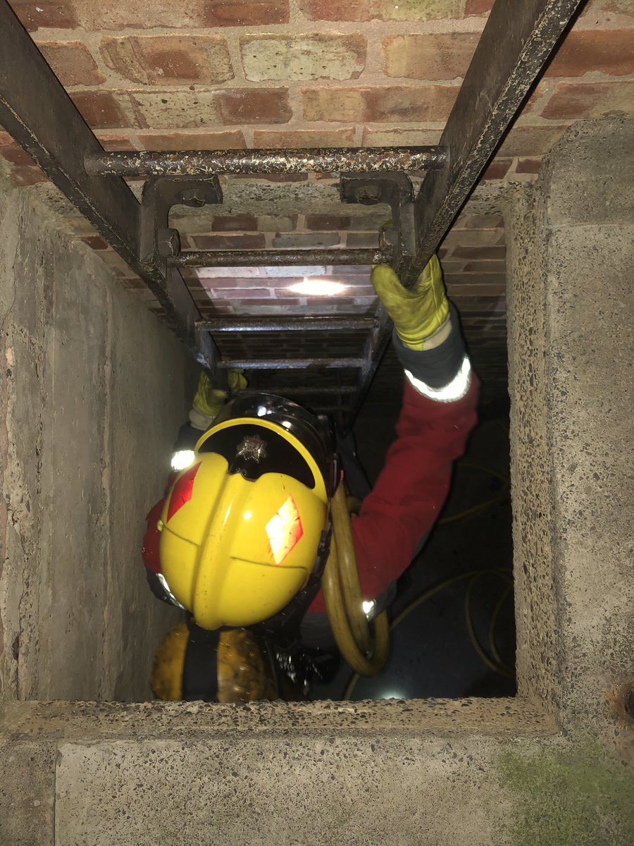 RipleyFireStat1's tweet photo. Back training for the second drill of 2019, this time practicing one of our most essential skills, breathing apparatus. The scenario was a high rise building with reports of smoke logging.
#OnCallAwareness #OnCallFire #Ripley #BA https://t.co/7OeOPZG4Nz