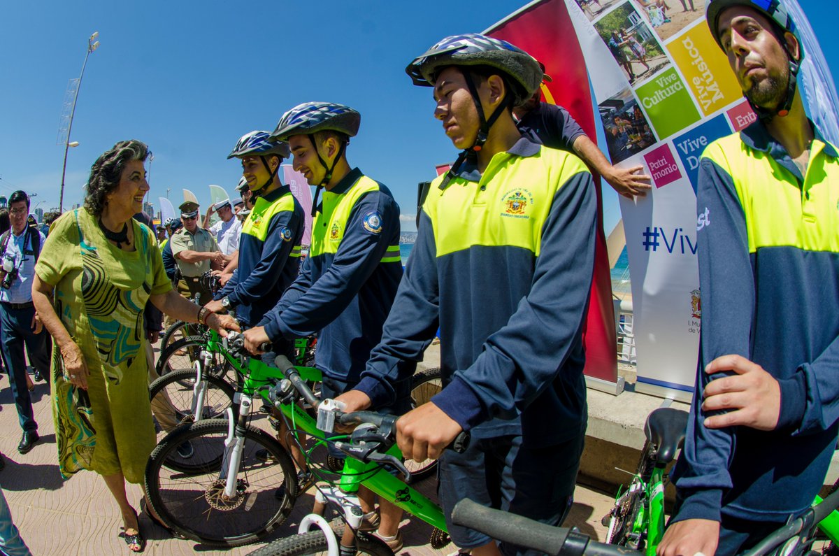 seguridadvina's tweet photo. Alcaldesa @cotyreginato da inicio al Programa "Verano Seguro 2019" labor impulsada por el municipio en coordinación con Carabineros, PDI, Armada, Bote Salvavidas, Fiscalía, Bomberos, Defensa Civil y Concesionarios de Playas. #SeguridadViñadelmar  #VIVEVINA  @vinadelmar https://t.co/UebuEJI4GL