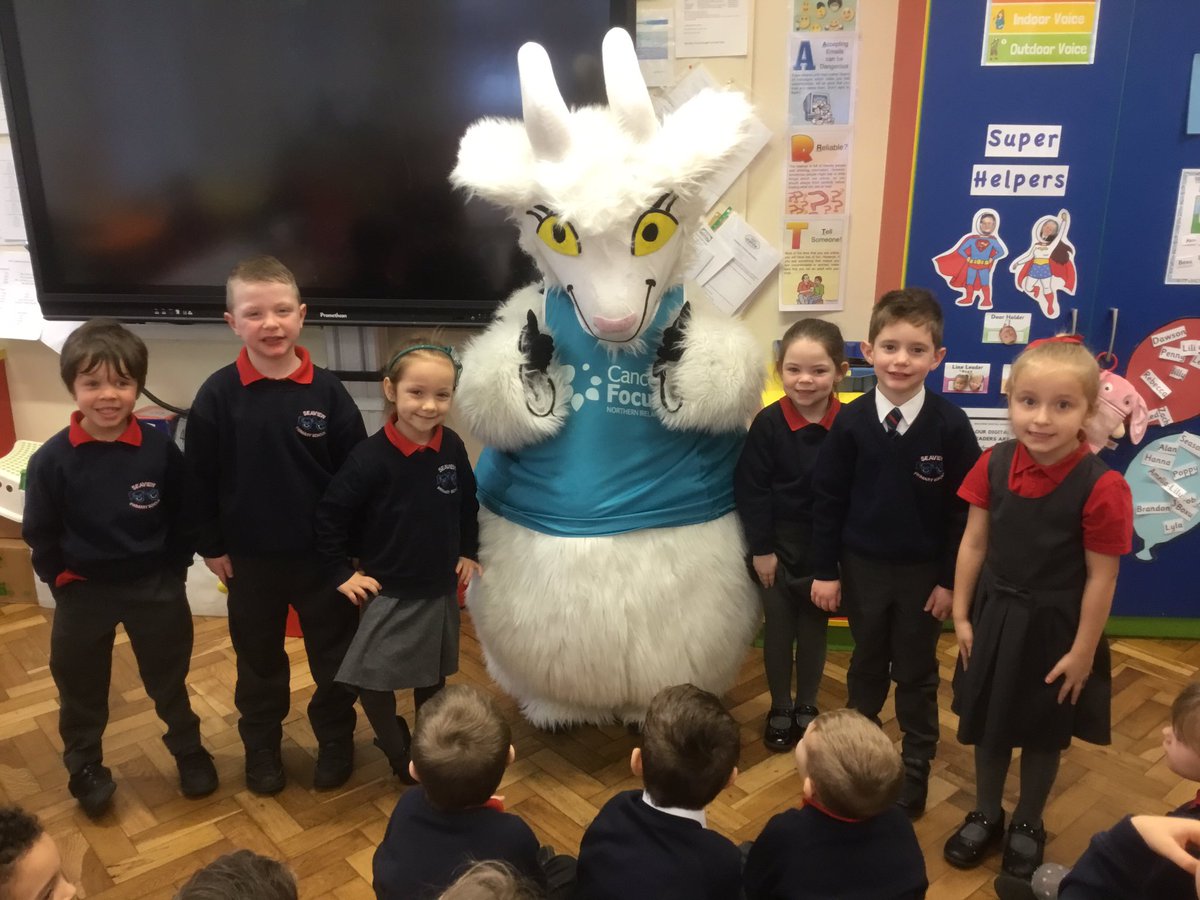 seaviewps's tweet photo. Year 1 enjoyed their visit from Cancer Focus today. We learnt about eating our 5 a day! We even got to meet Genevieve the goat! #healthpromotionweek #Grab5 https://t.co/aY5O8q0BAT