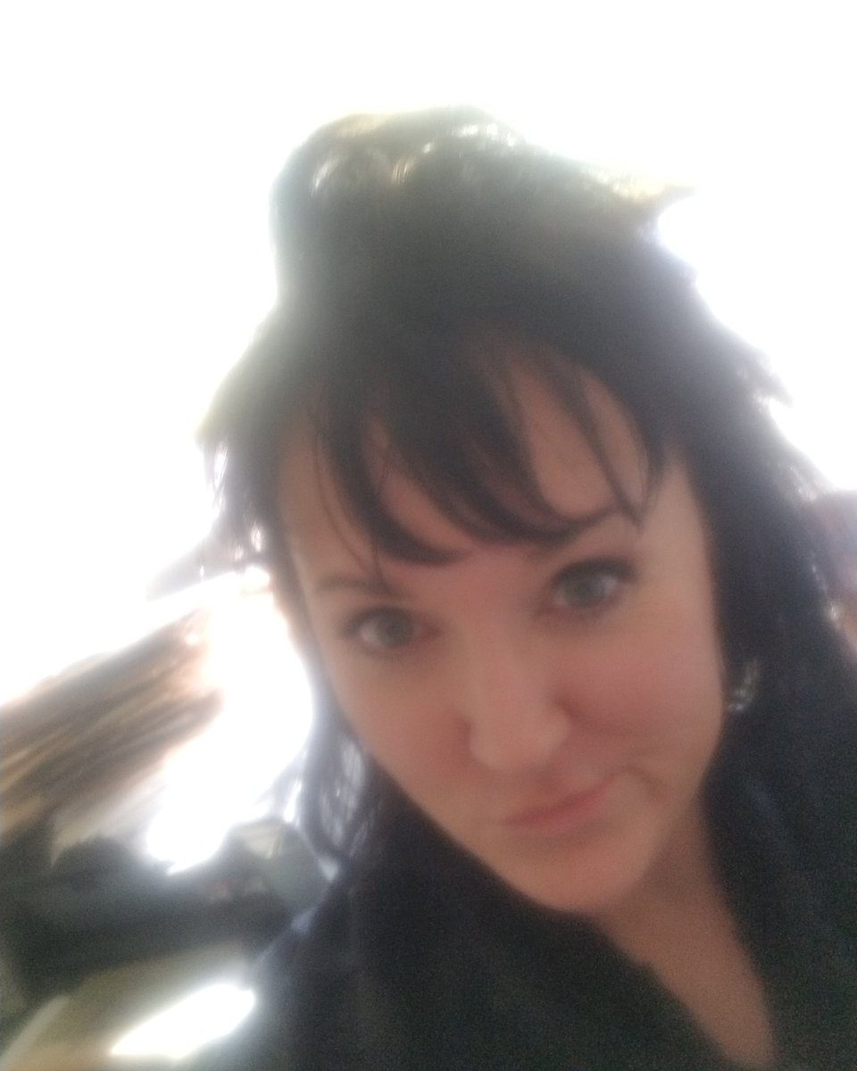 DarcyMaulsby's tweet photo. Is it punk, or is it the new "windblown Iowa" look??? #thiswindblows https://t.co/FZlXgtiUEq