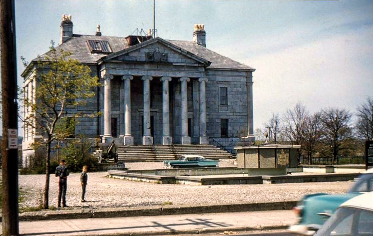 The Colonial Building on Military Road in #stjohns #newfoundland in the late 1950's. Note the fountain in the foreground. #nlhistory