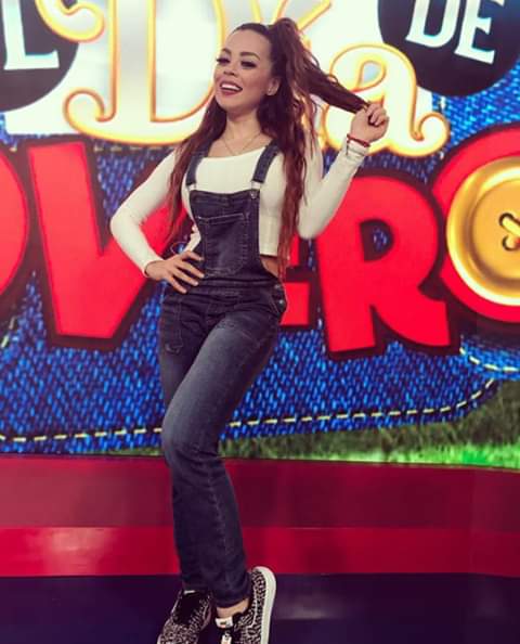 Eliza55064's tweet photo. Mis niñas favoritas #valby 😘❤❤❤ @ValeriaGarri @gabyramiirezz 😘😍 https://t.co/3UaU3IzKDI