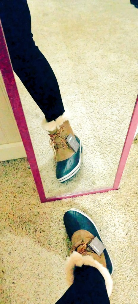 _justcynthia4's tweet image. My #pawzginawinterboots came in, extremely excited to wear them soon. #winterboot #rainyday #snowday