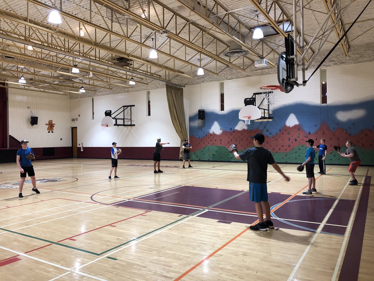 BdnMinorBall's tweet photo. Big Gym tonight #4nightsaweek #JChum #bantammidget https://t.co/RYmxbDZGoG