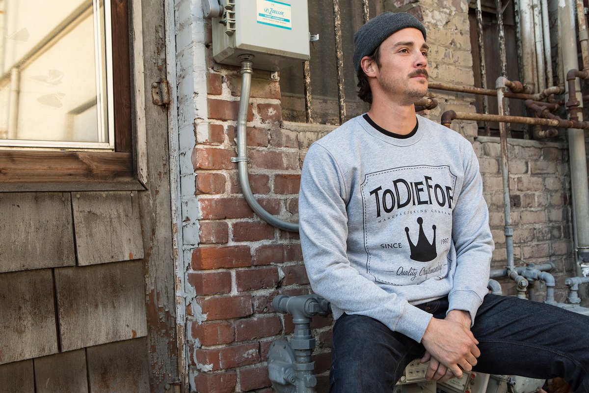 “Gold Crown” Crewneck Sweatshirt
•100% Cotton French Terry
•Heavy Weight 10.3 oz.
•Screen Print by Hand
•Quality Guaranteed
•Sizes: S - 3XL