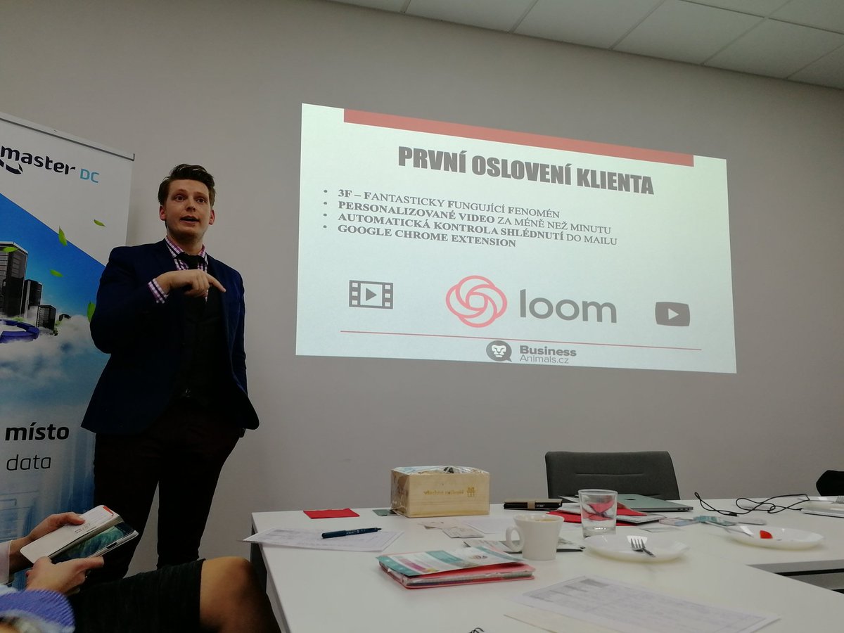 Networkuj's tweet photo. Prezentace s užitečnými tipy od Davida Janečka z @BusinessANMLS na CEO Business clubu Networ_king. 

#networking #networkuj #businessnetworking
#obchodnikontakty https://t.co/U2Ue1VcRTX