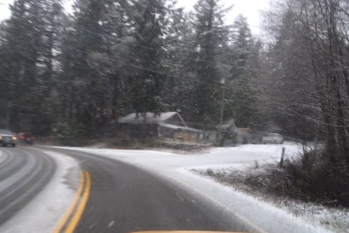 CapHwy's tweet photo. Slushy conditions at #middlepoint on #BCHwy101 near #MadeiraPark
#BCSunshineCoast #shiftintowinter @DriveBC @TranBC @TranBC_LMD https://t.co/AT4G265u98