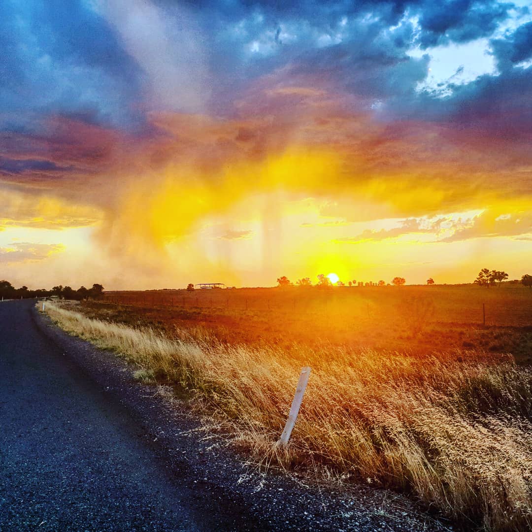 What a cracking shot!

Taken near Ungarie, NSW