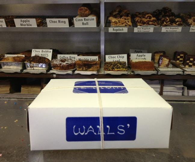 FactbaseFeed's tweet photo. <editorial>We will take a side: we are 100% pro-walls #walls #7layer #blackandwhites #delicious </editorial> https://t.co/bgTlYIrY6v