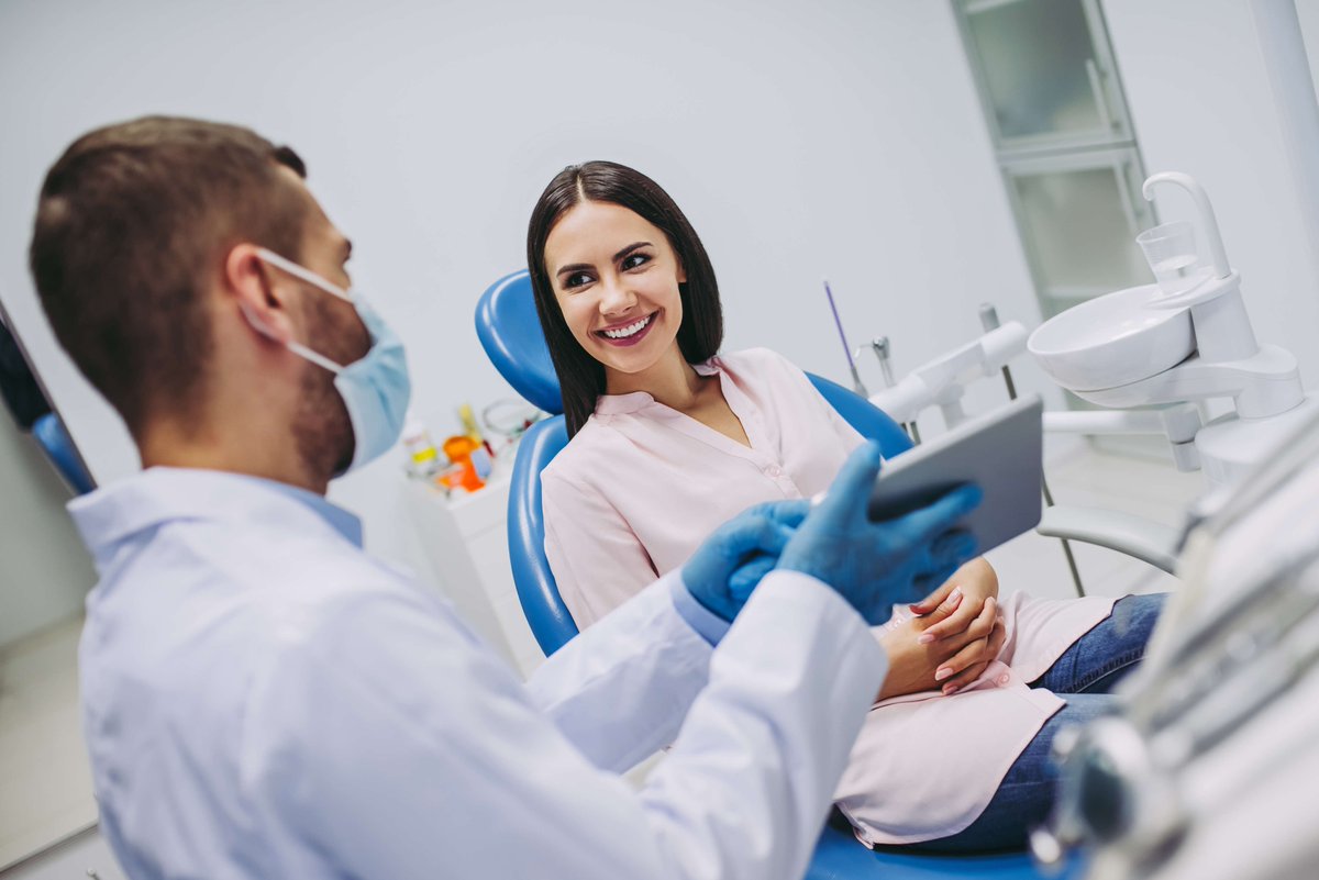 tsquaredental's tweet photo. Dental care tips to keep your smile at its best:
1. Brush twice a day.
2. Floss once a day.
3. Maintain a teeth-friendly diet.
4. Drink lots of water.
5. Visit the dentist twice a year for regular cleanings &amp; exams!
#tiptuesday #dentalcare #dentalhealth #smiles https://t.co/V1aPrC7vkN