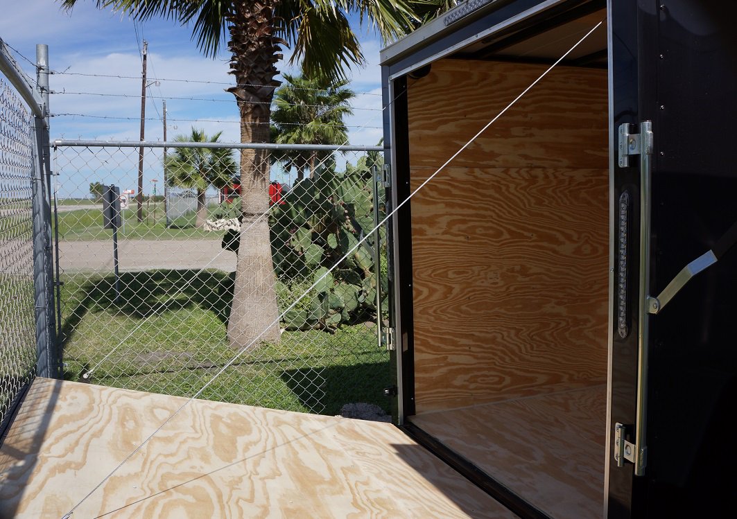 howdyrv's tweet image. Need to move some stuff? 🚗 Need some extra storage space? 📦 Check out this 2018 Lark United Cargo Trailer! 6'X10', V-Nose, aerodynamic design ✈️, 3,500 lbs axle capacity, spring-loaded ramp, and black alum. exterior. 👉bit.ly/2H0LarV #CargoTrailer #BumperPull