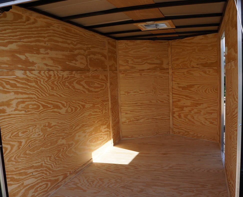 howdyrv's tweet image. Need to move some stuff? 🚗 Need some extra storage space? 📦 Check out this 2018 Lark United Cargo Trailer! 6'X10', V-Nose, aerodynamic design ✈️, 3,500 lbs axle capacity, spring-loaded ramp, and black alum. exterior. 👉bit.ly/2H0LarV #CargoTrailer #BumperPull