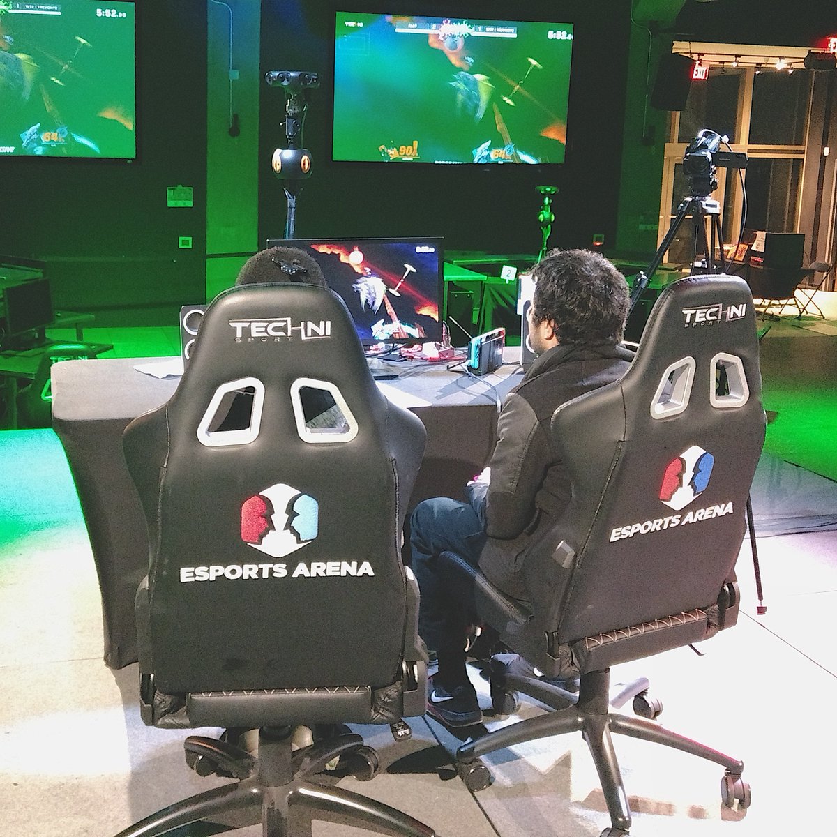 Covering the VR-livestream for SuperSplat Bros. in Oakland, CA was a huge success! Thanks to everyone who made it out, online and offline! 🕹👾🥊