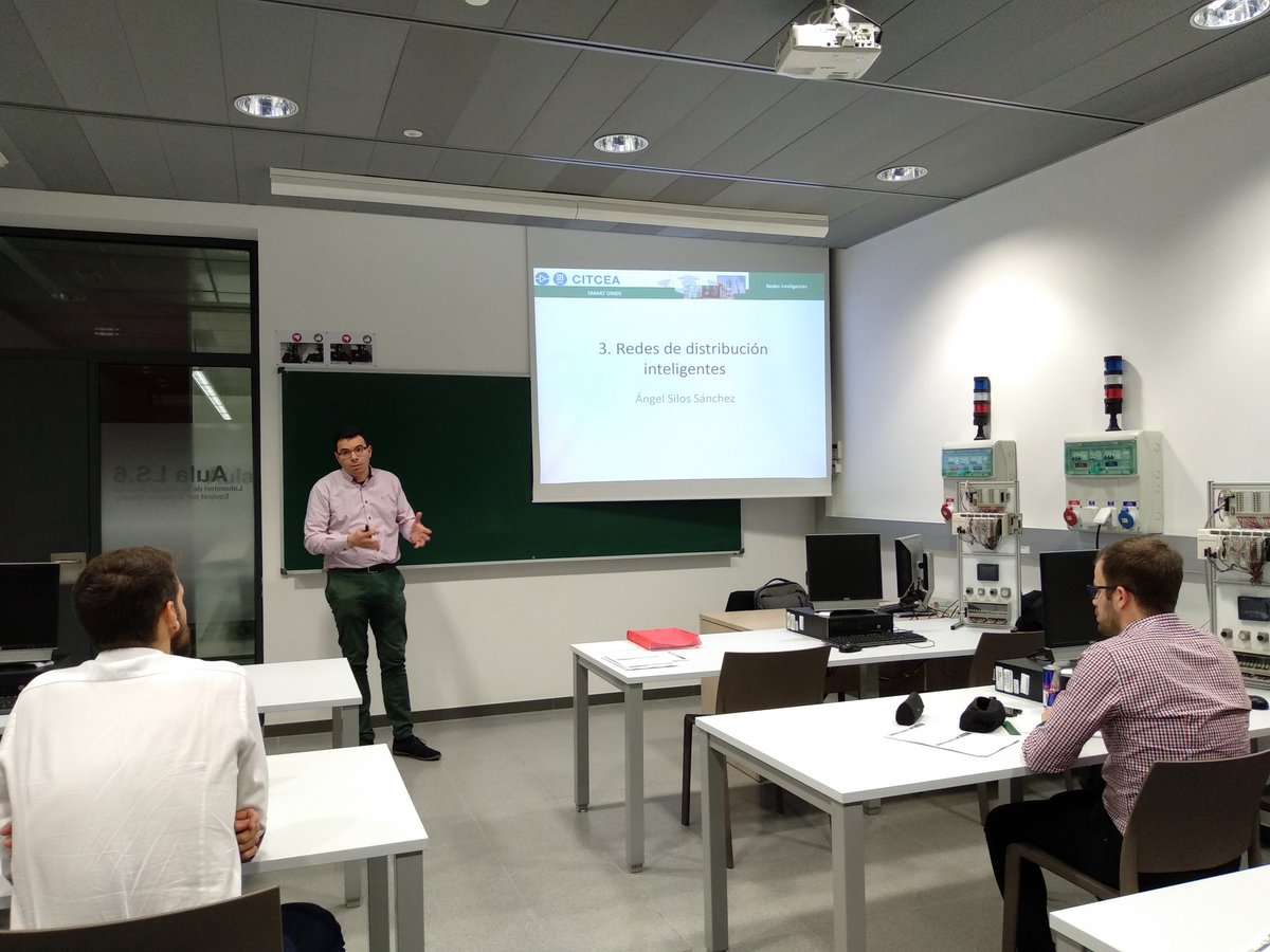 AngelSilos81's tweet photo. Un any més explicant proteccions elèctriques dins el màster de Enertrònica a l'@ETSEIB_UPC a la sessió de Smart Grids organitzat per @CITCEA. https://t.co/mPttbDKVsJ
