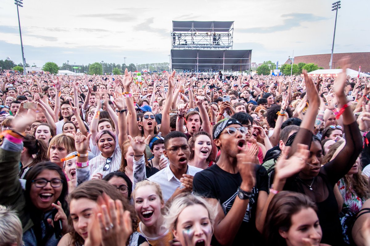 bostoncalling's tweet image. We have exciting things coming this week 😝 Stay up to date on all things Boston Calling and sign up for text message alerts today! Bostoncalling.com