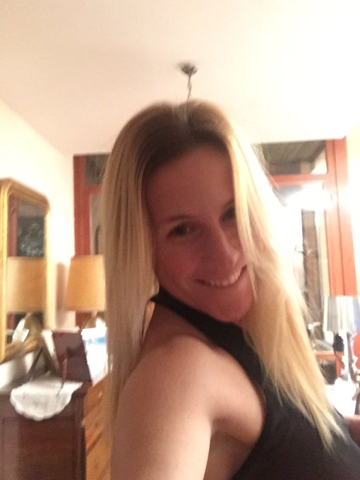 Tra pochi minuti venite a trovarmi in diretta su https://t.co/kM6mQkQ3CY!!! https://t.co/z6xeZKYIcs<a href="/tag/friends"class="tags"><span>#friends</span></a><a href="/tag/grottammare"class="tags"><span>#grottammare</span></a><a href="/tag/43parallelo"class="tags"><span>#43parallelo</span></a><a href="/tag/osteriedellarancio"class="tags"><span>#osteriedellarancio</span></a>