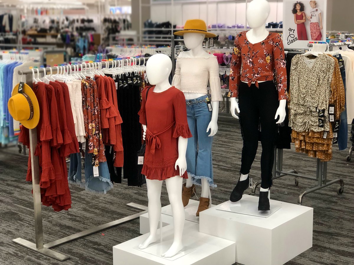 TargetJonathan's tweet image. Gave girls a revamp since it’s the new year. Thanks VM Ashley for all the help today!!!! #TargetStyle #MightyMedford #1948