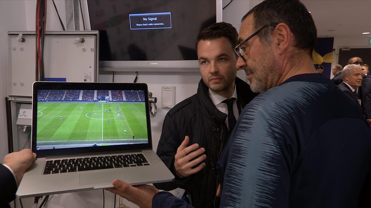 SkyFootball's tweet image. 💻 SARRI'S DIFFERENT ANGLE 💻

Was Kane offside or not? 

Chelsea boss Maurizio Sarri says VAR got it wrong - and believes he has the different angle to prove it: skysports.tv/7dcpqj