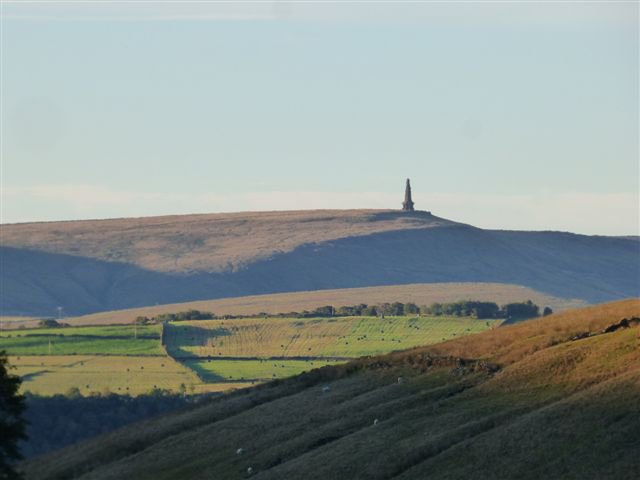 #StoodleyPike from #CrimsworthDean. This 200-year old monument marking the peace with France at the end of the #NapoleonicWars is an iconic landmark in the #UpperCalderValley, standing proud on #LangfieldEdge between #HebdenBridge & #Todmorden, a useful pointer for orientation