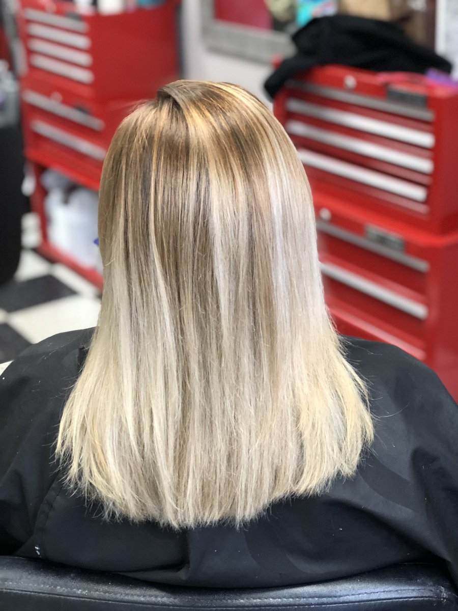 ErynGolden's tweet photo. Lovely color on my client today!
.
.
.
#alabamastylist #alcosmetologist #foilayage #bronde #blonde #brunette #shadowroot #joicolumishine #joico #redkenshadeseq #redken #matrix #matrixlightmaster https://t.co/ldBjDuUVby