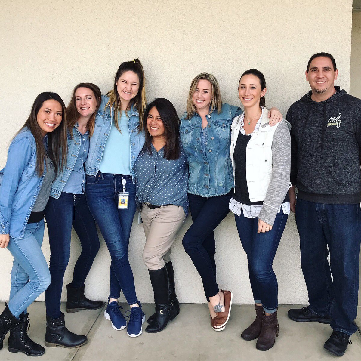 themelgillespie's tweet image. Dream Jean Team 👖💛🐾 #chscounselorsrock #badassarmy #chsspiritweek #denimday