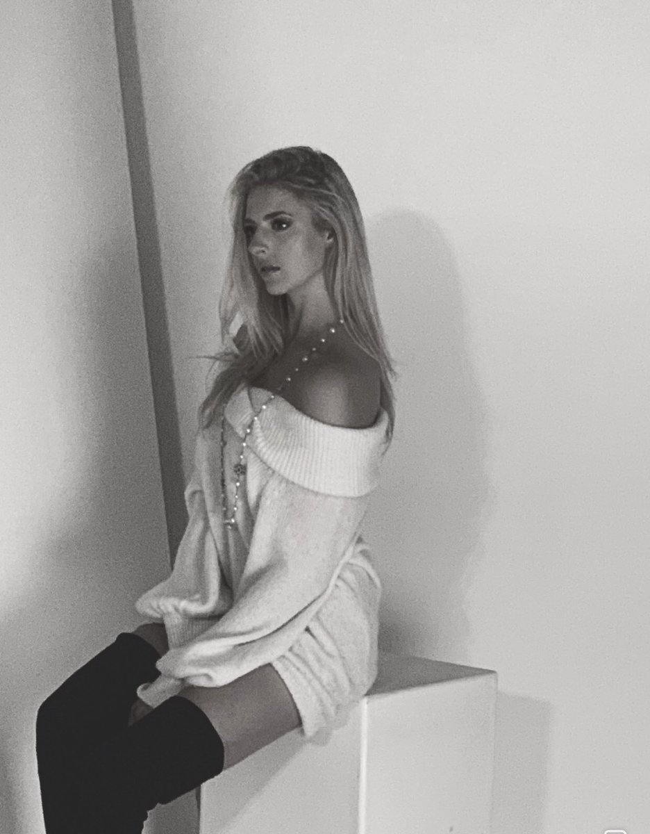 ShayleeButler's tweet image. stay sweet 🖤 #BTSShoot