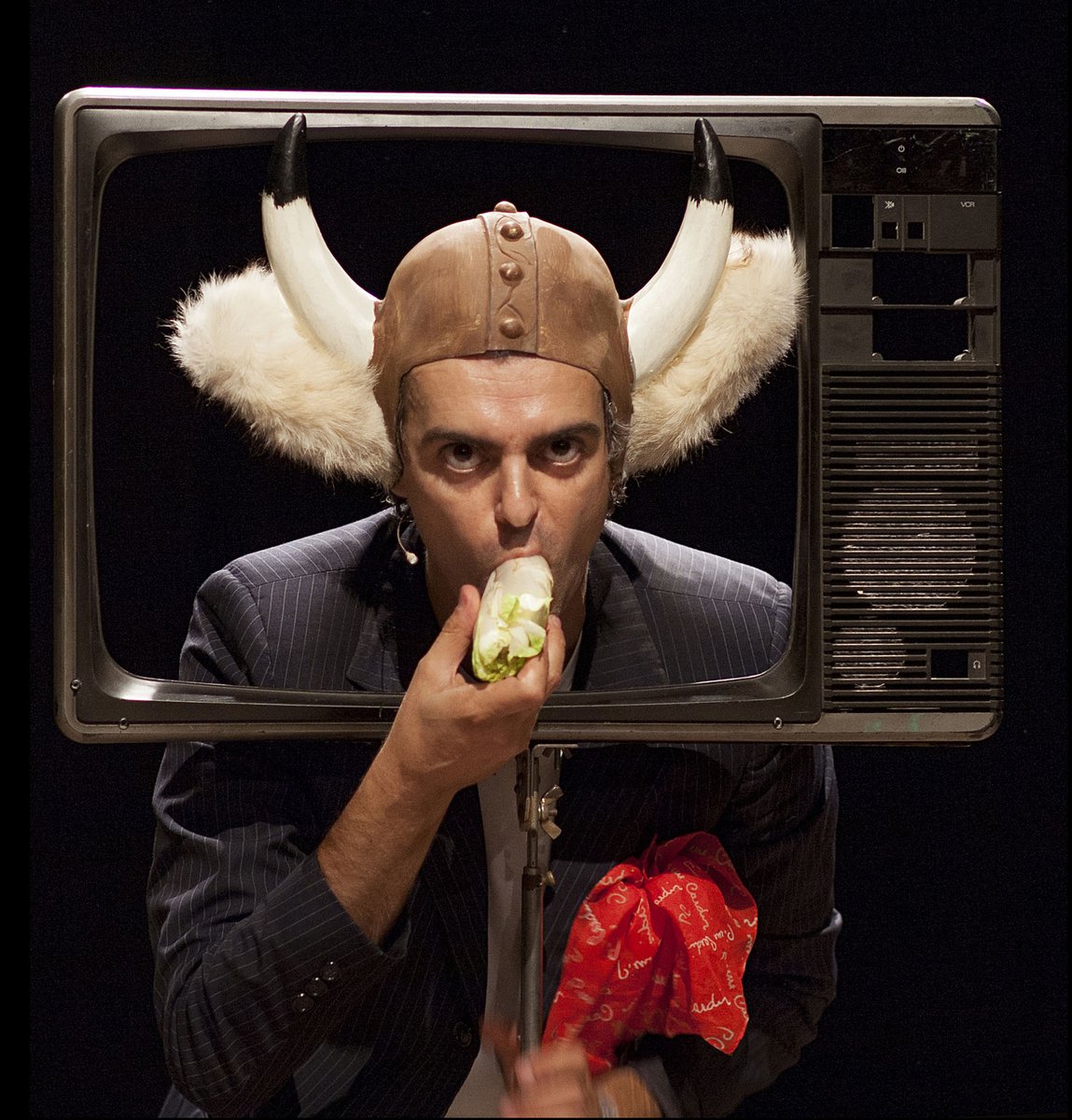 ALDES_danza's tweet photo. Felici di annunciare che ALDES e Andrea Cosentino hanno vinto due Premi Speciali Ubu 2018. ALDES: "per il costante lavoro di ricerca coreografica unito alla ricerca di nuovi pubblici e per aver dato vita a un vivaio di talenti nel campo della danza contemporanea che è divenuta... https://t.co/6lshpmwJbA