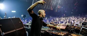 _TechnoPerfect's tweet photo. Playlist atualizada com as melhores track's dos principais set's do @ChrisLiebing  de 2018. Track's de grandes mestres como @marcromboy, @bbbbbbjarki , @djannamiranda @dunityofficial e muito mais.

Spotify: https://t.co/CAPQP2hJXh
Deezer: https://t.co/UynggyS9fL https://t.co/M5L7vsX6an