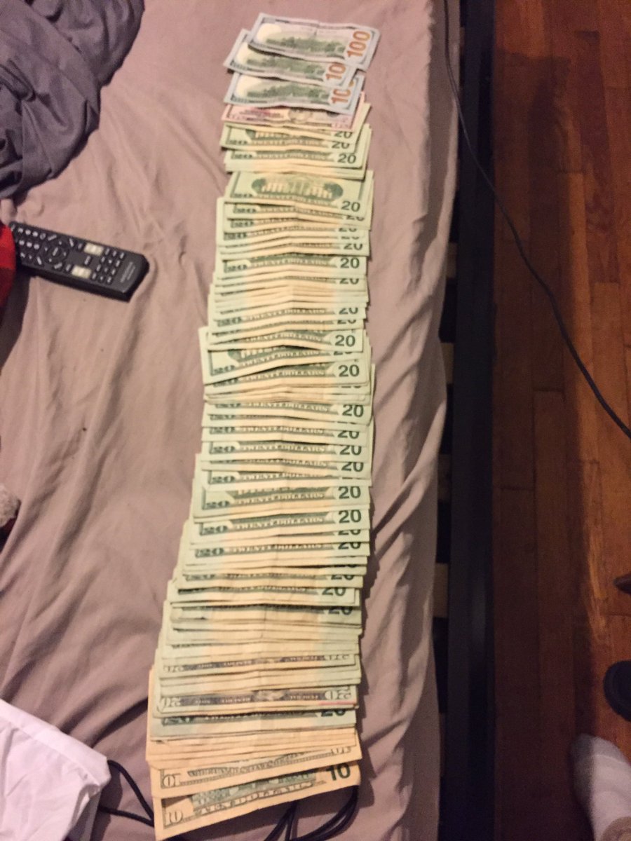Guaptana_GG's tweet photo. Got my first feature $$$$ who trying to work with me prices going up 2019 #hmu #feature #newartist #samegang #dubohdub #r4r #clewest #216 https://t.co/pn6kuwevVt