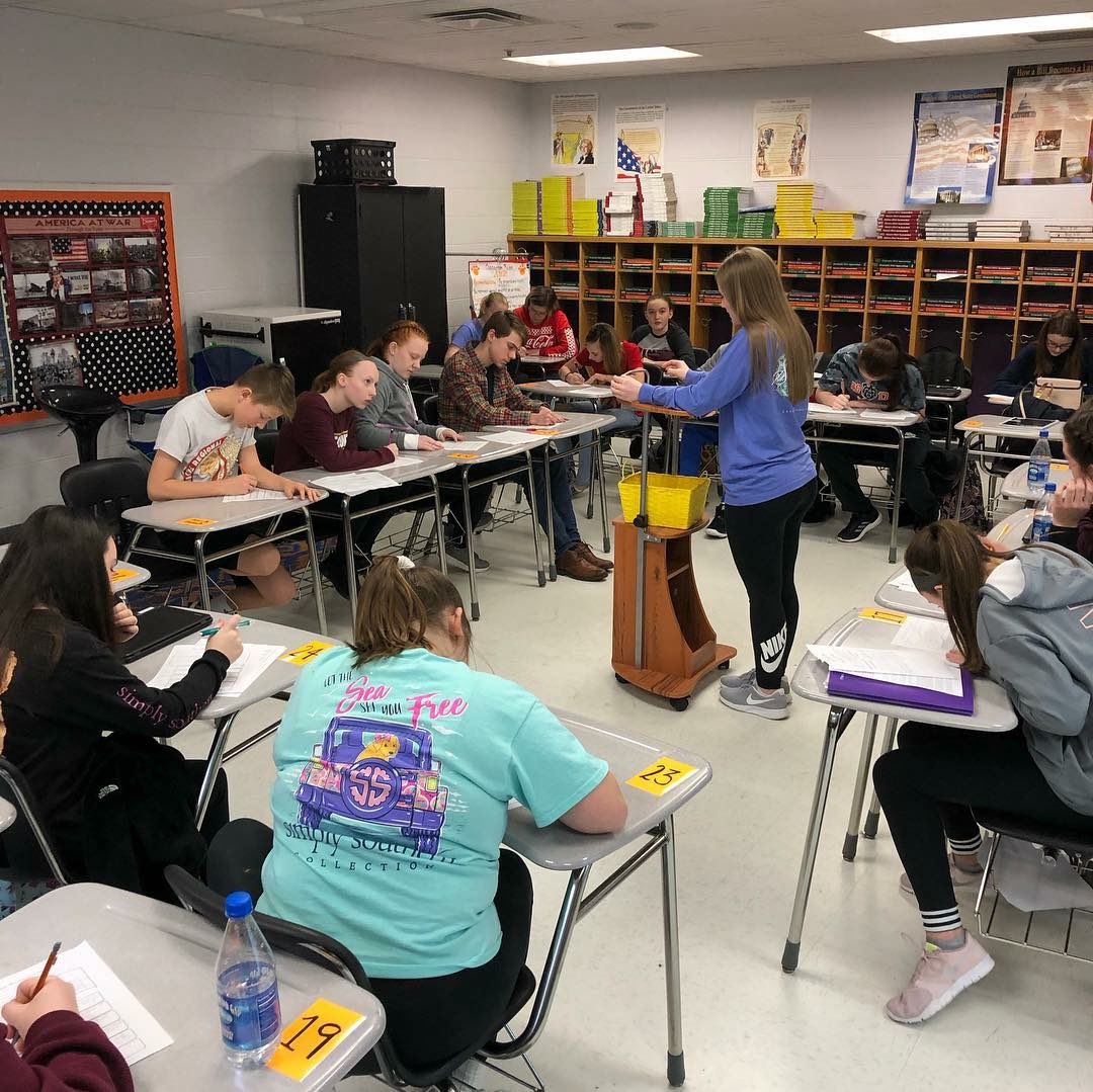 MVE_Bears's tweet photo. 8th graders debate in Mrs. Osborne’s class on Boston Massacre! #historyalive #learningisfun #allaboutkids #everyday #attheview 🧡🐻🖤📚 https://t.co/Spfoqftg1o