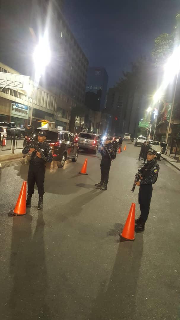 RConfidencial's tweet photo. #Despliegue inusual de Funcionarios de la FAES en toda Caracas https://t.co/h4pXUvQaVc