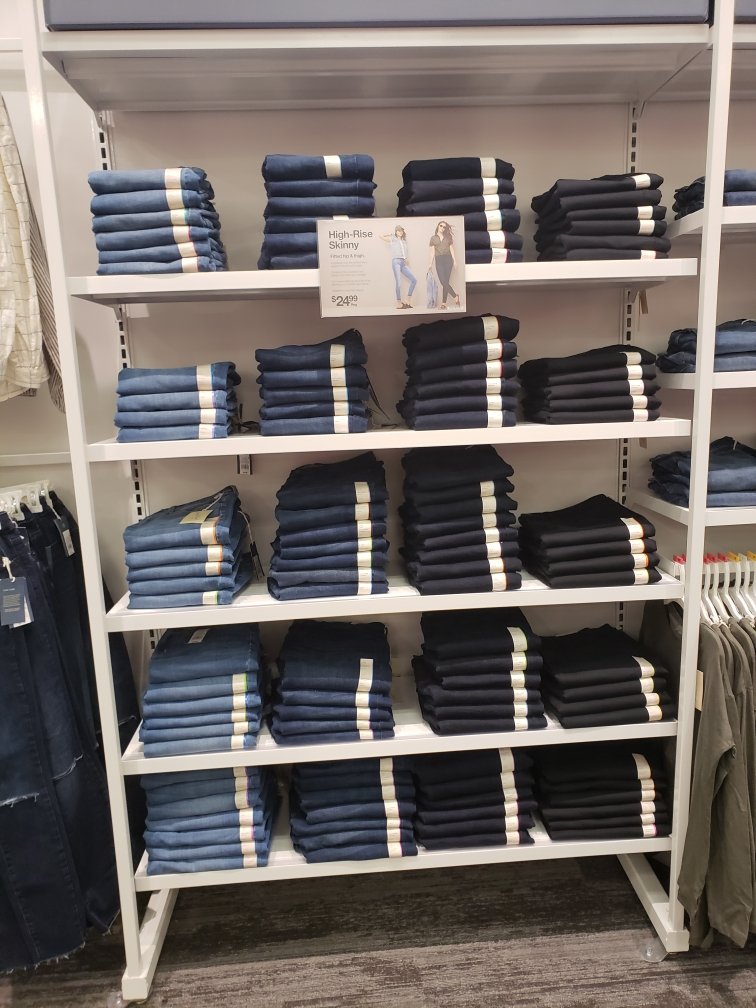 AClarkeVM1948's tweet image. The T1948 team did an awesome job with jean folds in Universal Thread! Keep it up! #MightyMedford #targetstyle #standards