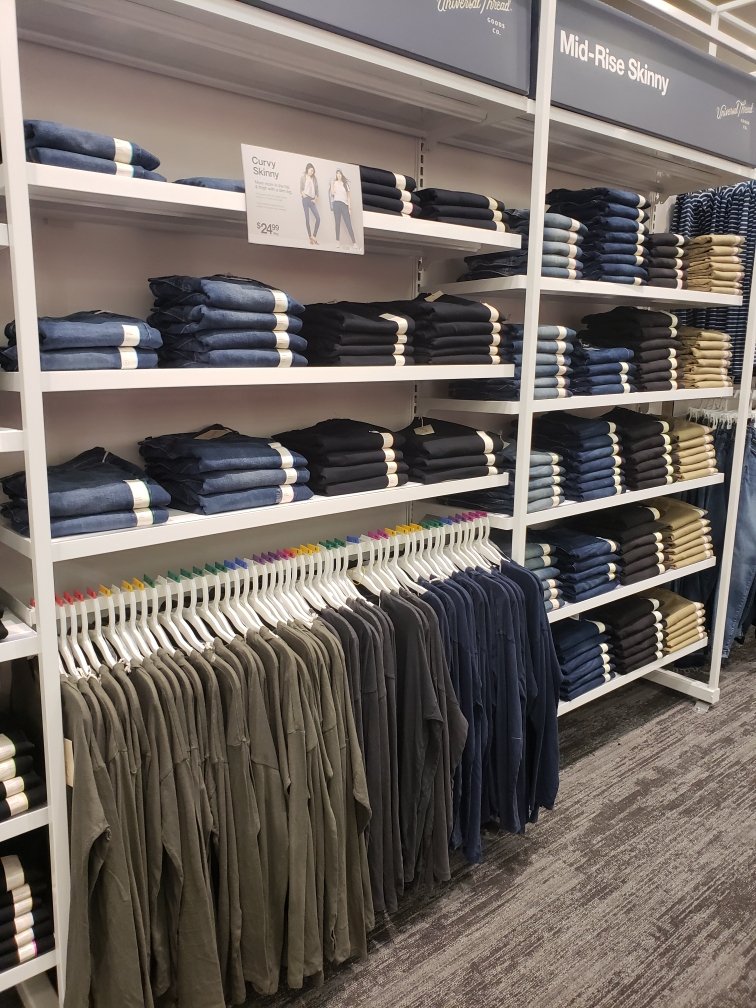 AClarkeVM1948's tweet image. The T1948 team did an awesome job with jean folds in Universal Thread! Keep it up! #MightyMedford #targetstyle #standards