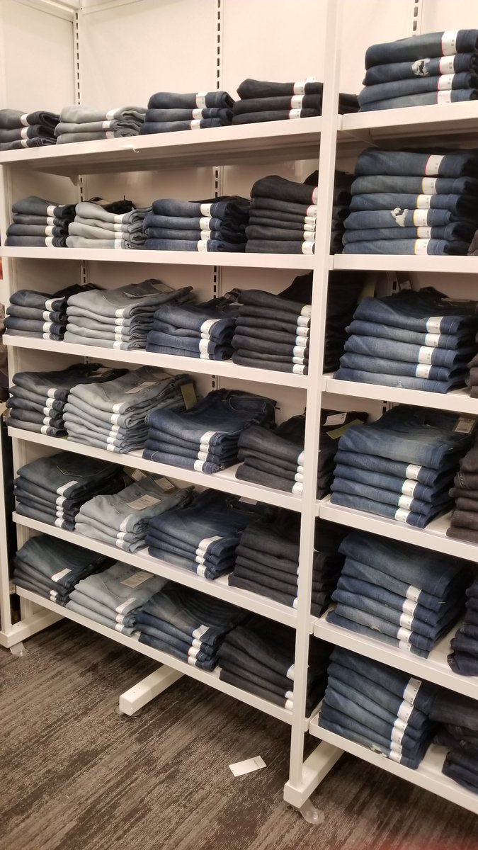 AClarkeVM1948's tweet image. The T1948 team did an awesome job with jean folds in Universal Thread! Keep it up! #MightyMedford #targetstyle #standards