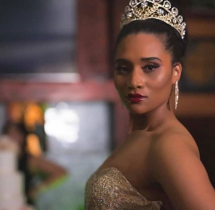 Khadija Ben Hamou is the first black woman to win the title of Miss Algeria Beauty Pageant.
You are Beautiful..Don't let all the negative racist things some of  your people are saying weigh you down. You are blessed. Keep shinning. Black is Beautiful.