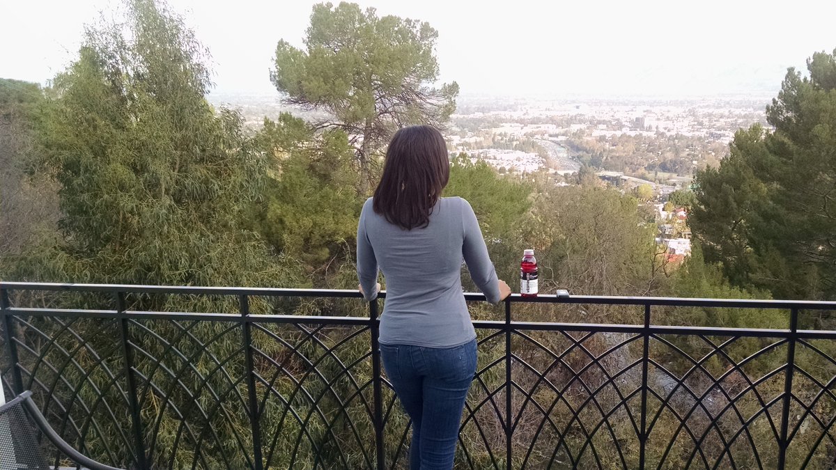 Yanique_J's tweet photo. Dear @vitaminwater,
This is all I need: peace, quiet, vitaminwater &amp; oh yeah, a little L.A. smog! 
I'm ready to live this year smartphone free so I can dedicate myself to building a nonprofit business helping women succeed. Help me help us!
#nophoneforayear #contest #vitaminwater https://t.co/Zakgn1vQvX
