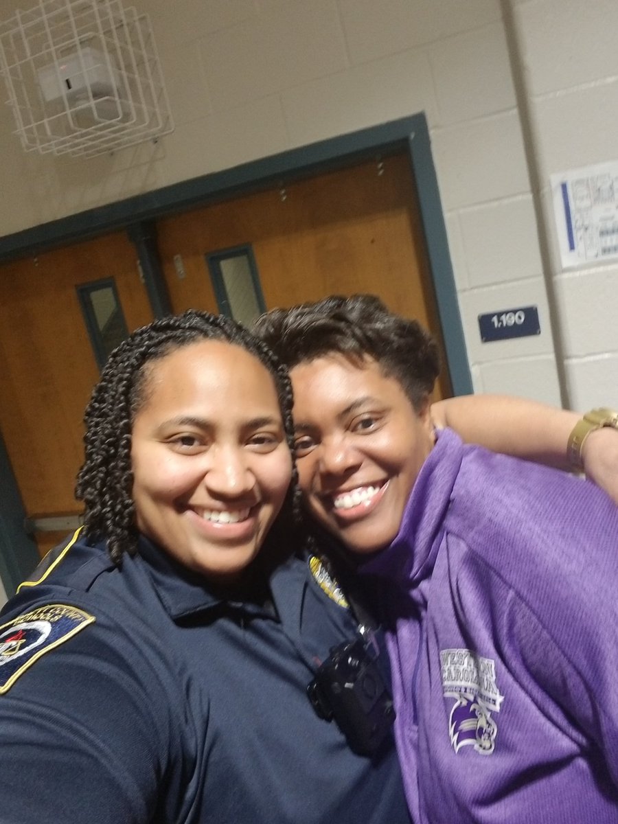 StephanieAMac's tweet photo. Ayyyyyyyyyeee! What a Surprise on the trail! π€―π€π Who can name this Lady Cat c/o 2005? #CatamountCountry #CatamountFamily #HoopPhi #SoConChamp https://t.co/8n00DTofRg