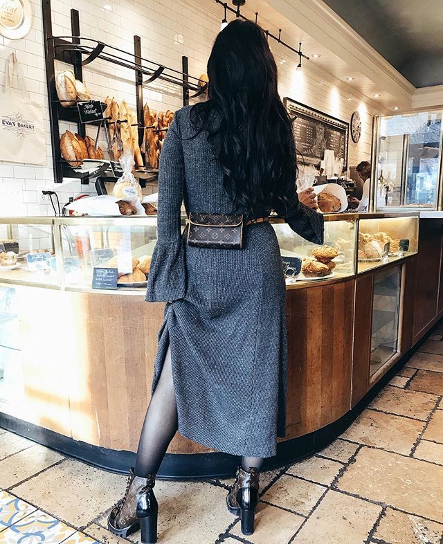 Hands free so I can carry as many 🥖🥐🍩as possible! This Louis Vuitton fannypack is a staple in my wardrobe. Save 10% this week with code LV10.  #treatyourself #louisvuitton #louisvuittonsale bit.ly/2AzHTKA