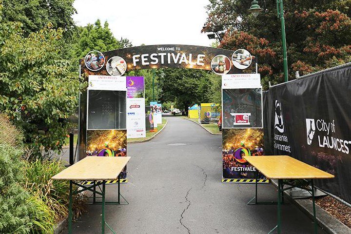 Less than a month til gates open for Festivale 2019!
There's still an opp to win exclusive use of the Rotunda on the Sunday for Family Tickets! 👉🏼 fal.cn/SundayRotunda

#FestivaleAUS #discovertasmania #festival #localproduce #worldclass #foodandwine #instafood #spirits