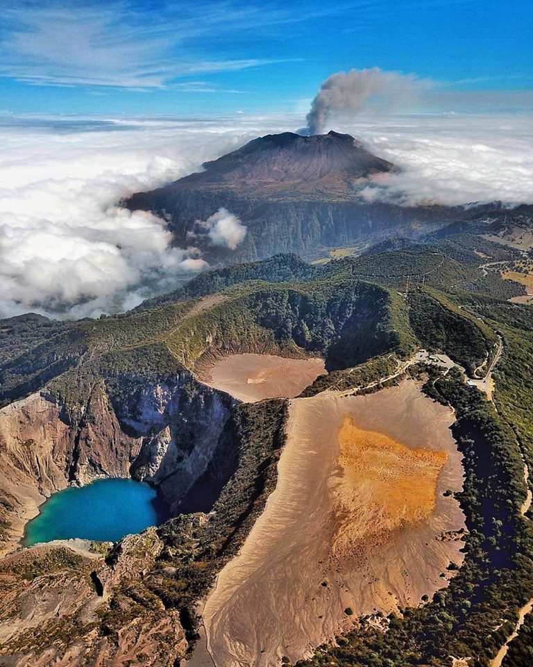 RealtyJcfrancis's tweet image. Una vista impresionante de los cráteres del Volcán Irazú 🗻 y al fondo El Volcán Turrialba mostrando actividad Volcánica 🌋
 
 📍 #Cartago, Costa Rica 🇨🇷
 
 Seguí a 📸 @Ottiux

#CostaRica #PuraVida #Volcanoes
#TravelTuesday #Naturaleza #CRC
