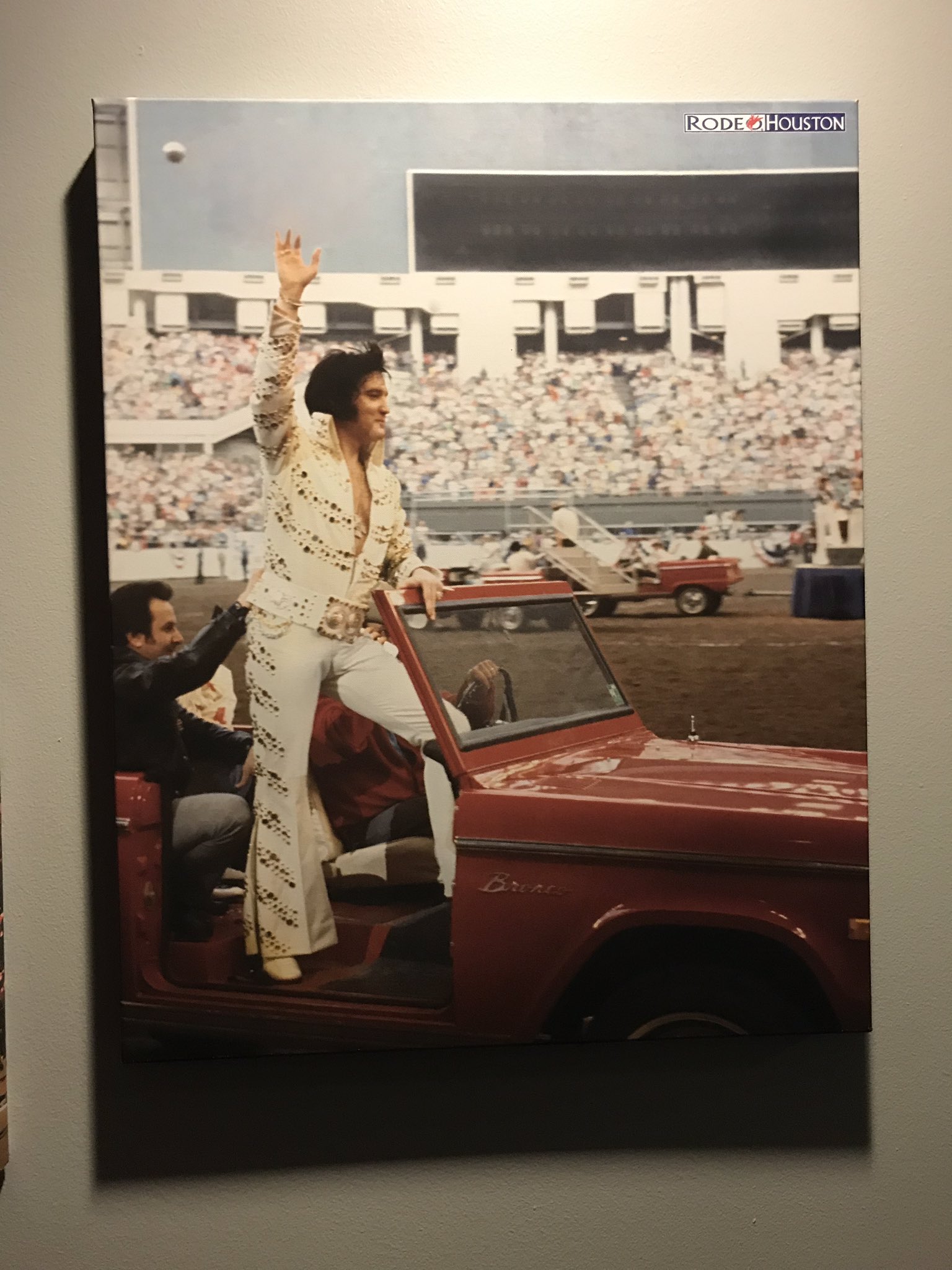 Happy birthday to Elvis Presley! Here s his pic from in 1970! 