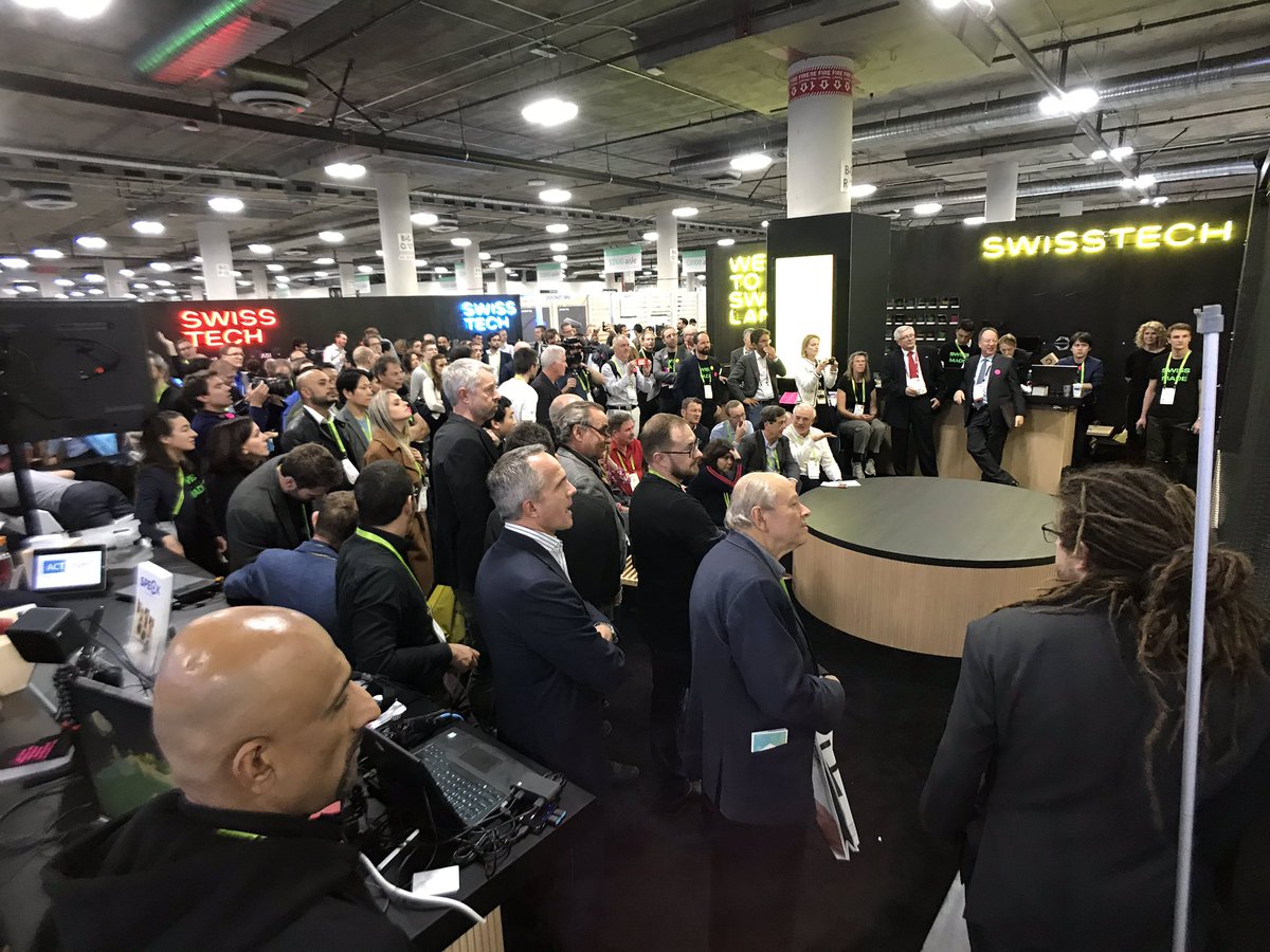 Grosse grosse audience au pavillon suisse #swisstech ici au #ces2019 pour les présentations des startups ^tw