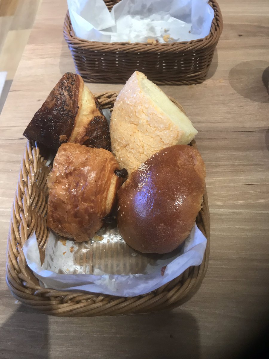 よっつ レイクタウンのantiqueでモーニング食べ放題 少食に見せて6回目のおかわり ここはのびーるチーズのパン が美味しいのでガン見されるほど食べました W Viva炭水化物 Antique パン食べ放題 休日の朝食 炭水化物祭 T Co Btbkg3th2g