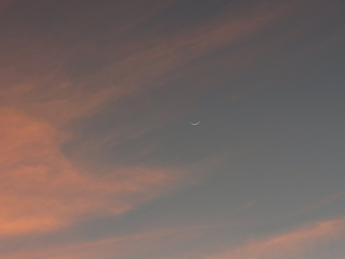 Tibunando's tweet photo. #luna #creciente #Iluminada 7,83%⬆#signo #acuario♒ #Caracas #Venezuela #moon_awards #moon_on_the_day https://t.co/AhsdX4bfEs