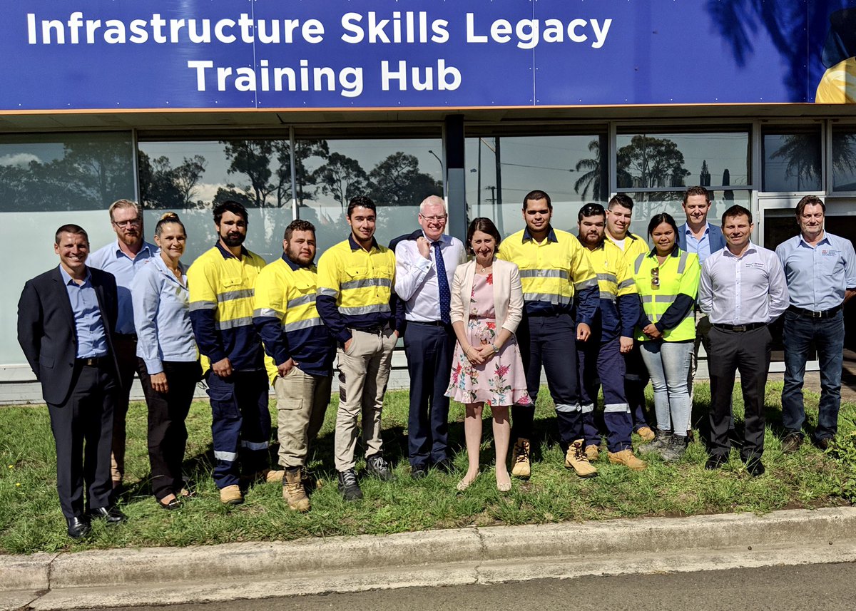 GladysB's tweet image. Meeting cadets at the Infrastructure Skills Legacy Training Hub with @garethjward. Training the future workers to build projects like the Albion Park Rail Bypass. #trainingforthefuture