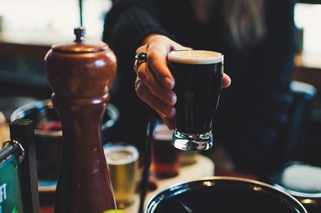 MalonesVan's tweet photo. Brews after work!
#malonesvan #flightclub #craftbeer #bcbeer #bcbrews #malones #vancouver #vancity #yvr #vancityhype https://t.co/WYL0sAIfbf